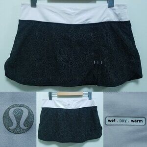 Lululemon Flower Skort Skirt Size 8 Medium Black White Wet Dry Warm